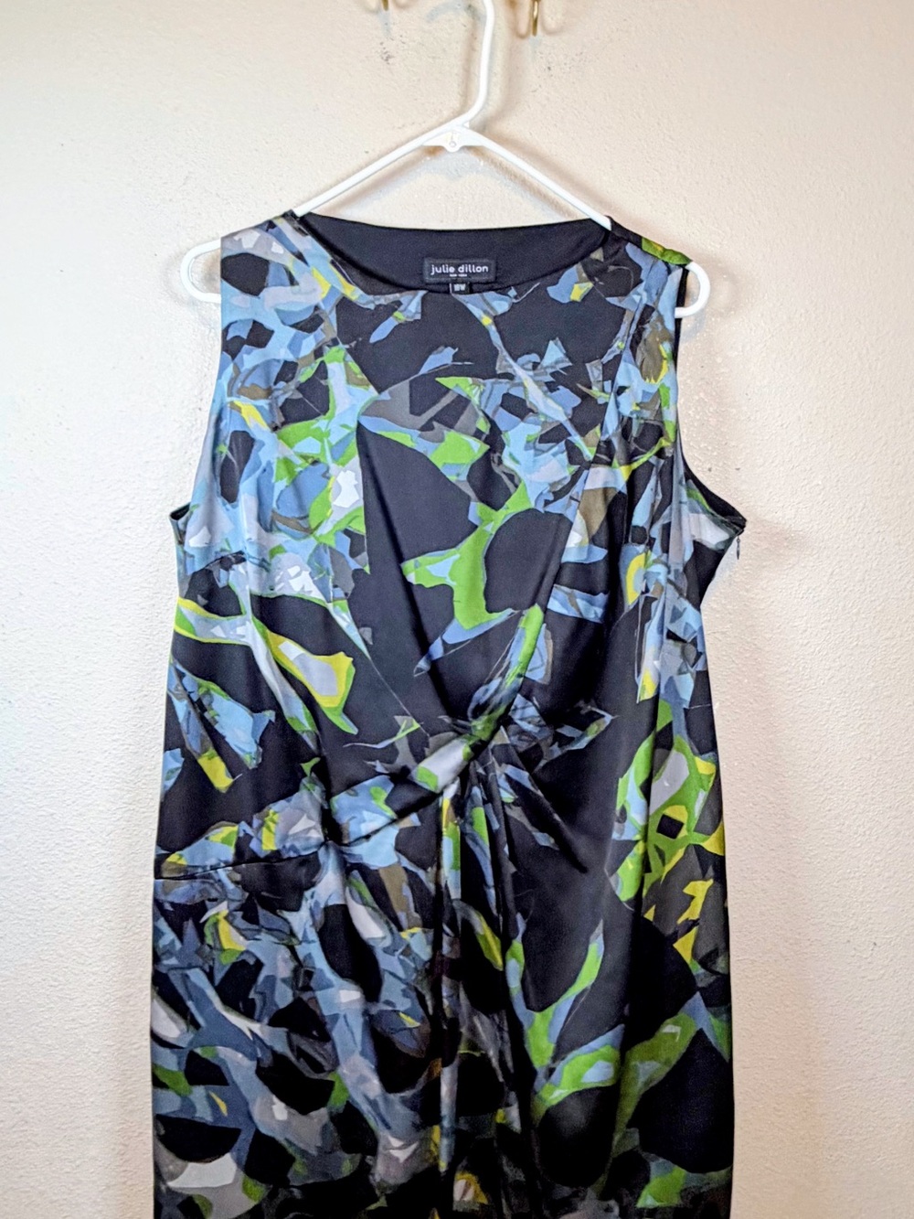 Julie Dillon Black w/Green & Blue Abstract Twist-Front Midi Dress. Size 18W